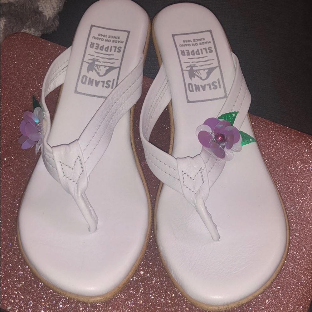 NWT Island Slipper P Leilani white wedge 2.5” SZ 7